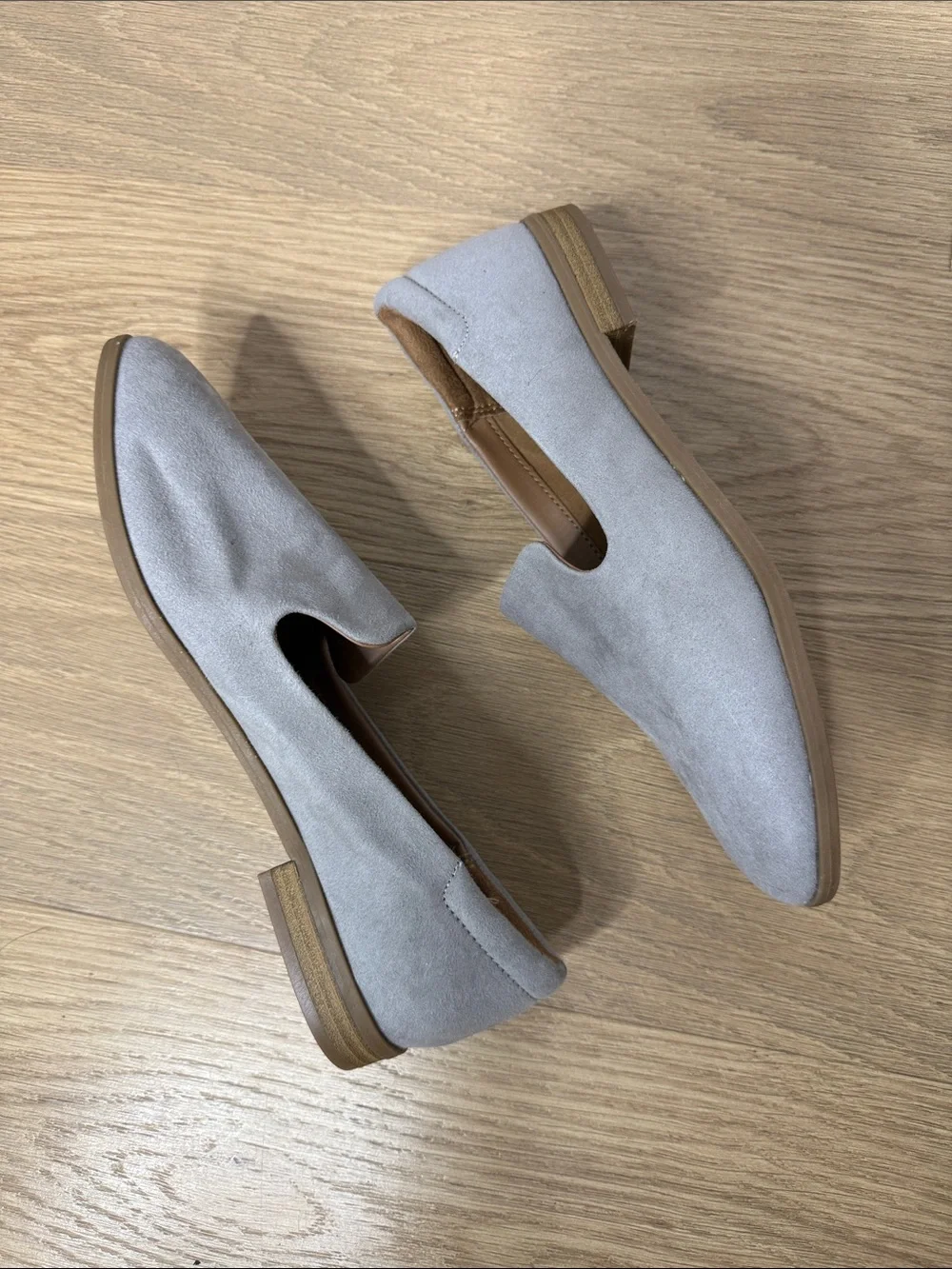Universal Thread Women's Suede Slip-On Loafers in Light Gray Size 8